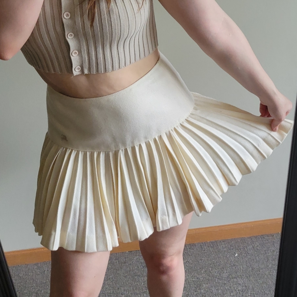 Burberry London blue label cream pleated skirt